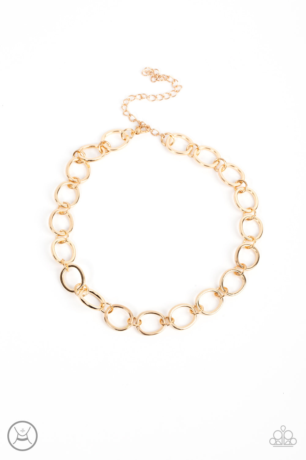 Imperfectly shaped gold circles link together around the neck for a gritty industrial statement.